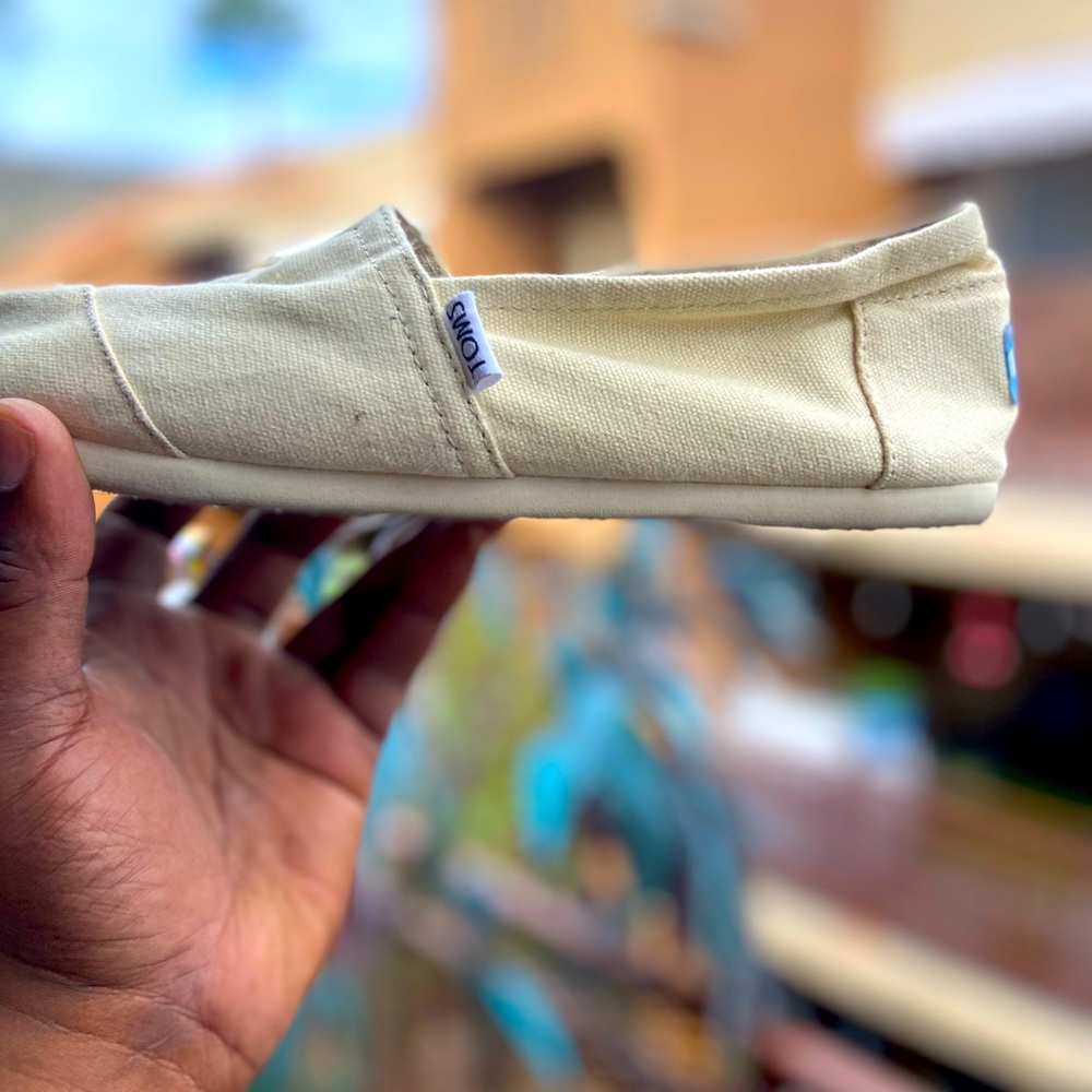 TOMS SIZE 10.5